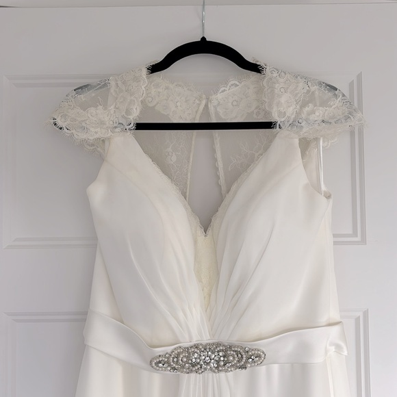 Lilian West wedding dress - Picture 4 of 10